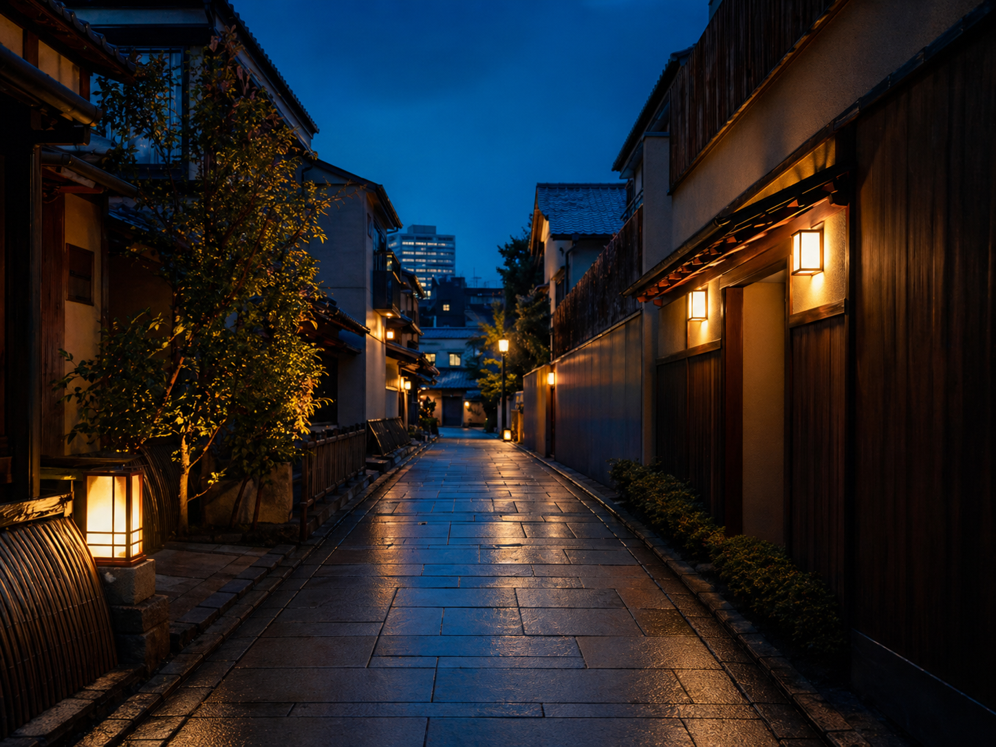 Calle japonesa tranquila iluminada al atardecer